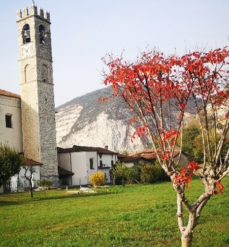Area Ricovero R.08: Prato, campo calcio, cortile scuola - Via De Gasperi